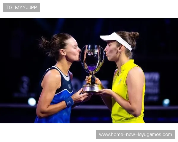 WTA总决赛首日综述：斯瓦泰克旗开得胜，莱巴金娜横扫迎开门红，wta2021