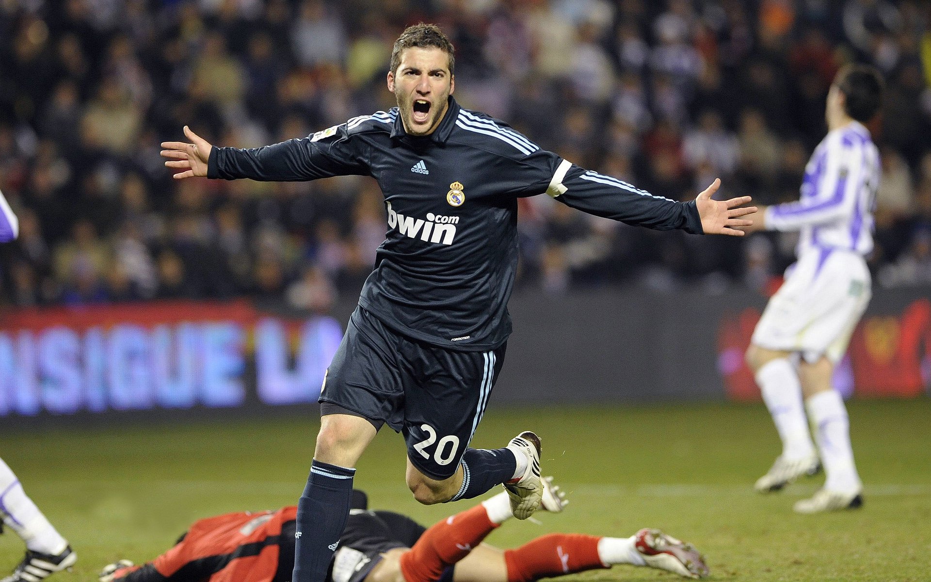 乐鱼电竞在线平台-C罗不应口是心非？世界杯价值之辩，c罗备战世界杯