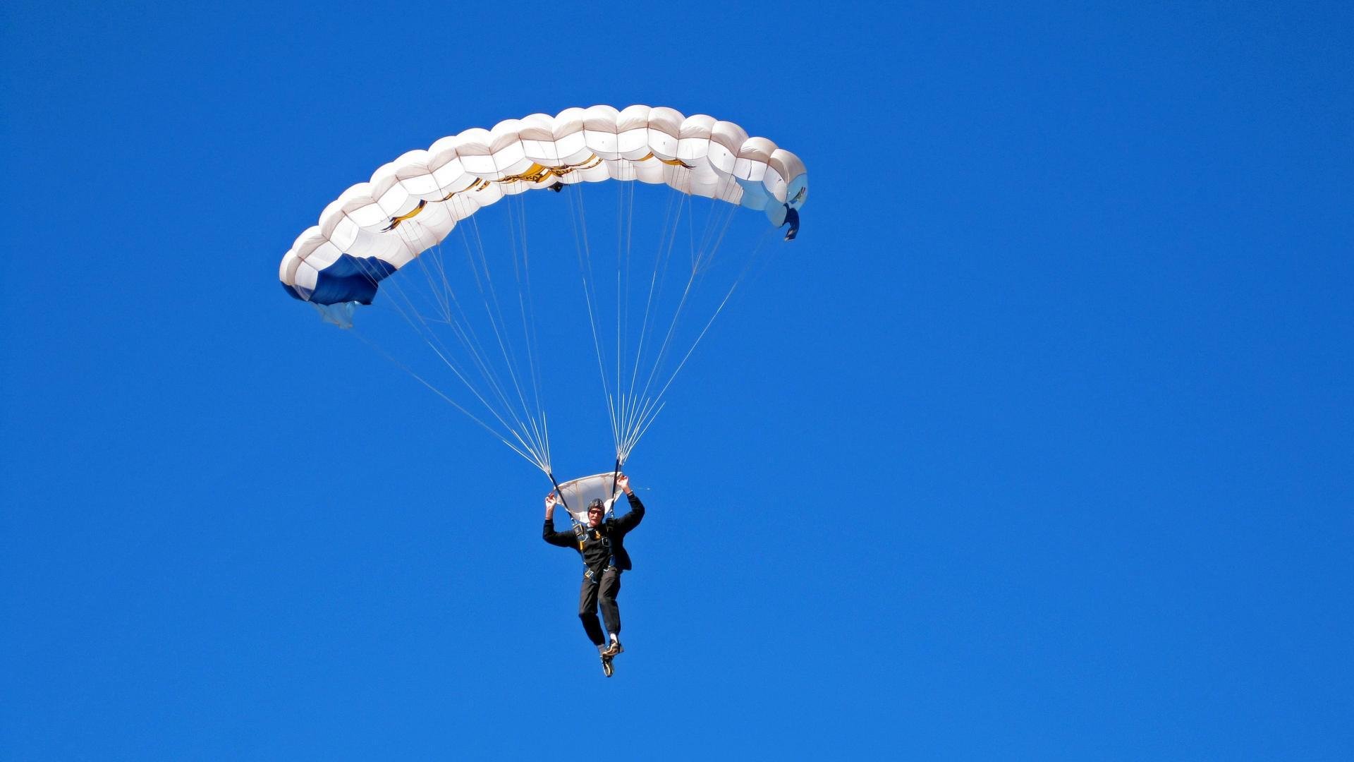 LPL赛季巅峰团战令人惊叹，lol的巅峰赛叫什么名字